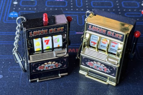 Mini Slot Machine with LCD and microcontroller